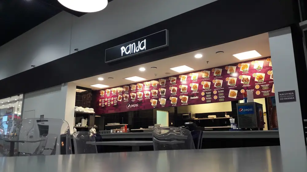 Stoisko z szyldem „panda”